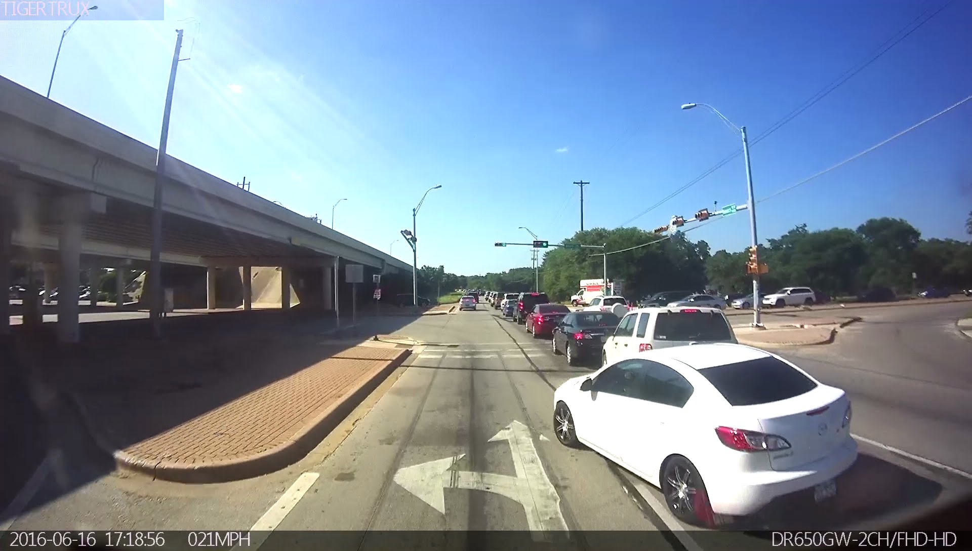 BlackVue DR650GW-2CH TRUCK Captures a 4-car Accident