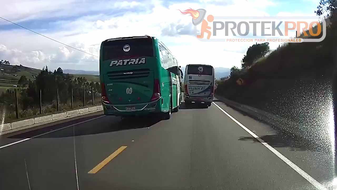 Dangerous Bus Driving Caught on Dashcam