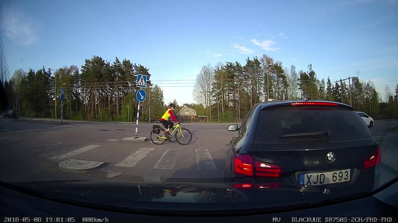 Reversed To At An Intersection #CaughtOnBlackVue